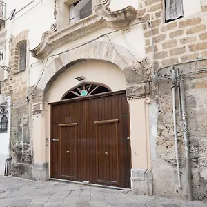 charming-house-in-the-historic-center-of-palermo.sicilyhotelsitaly.net/